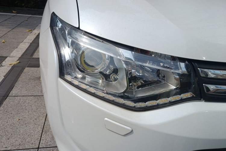 Used Mitsubishi Outlander 2013 2.4L 4x4 Luxury Navigation Edition 5 Seats Right Front Headlight