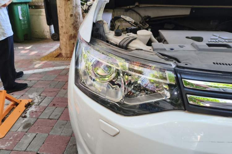 Used Mitsubishi Outlander 2013 2.4L 4x4 Luxury Navigation Edition 5 Seats Right Front Headlight