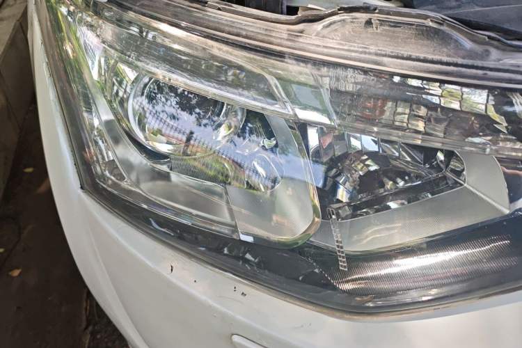 Used Mitsubishi Outlander 2013 2.4L Four-Wheel Drive Luxury Navigation Version 7 Seats Right Front Headlight