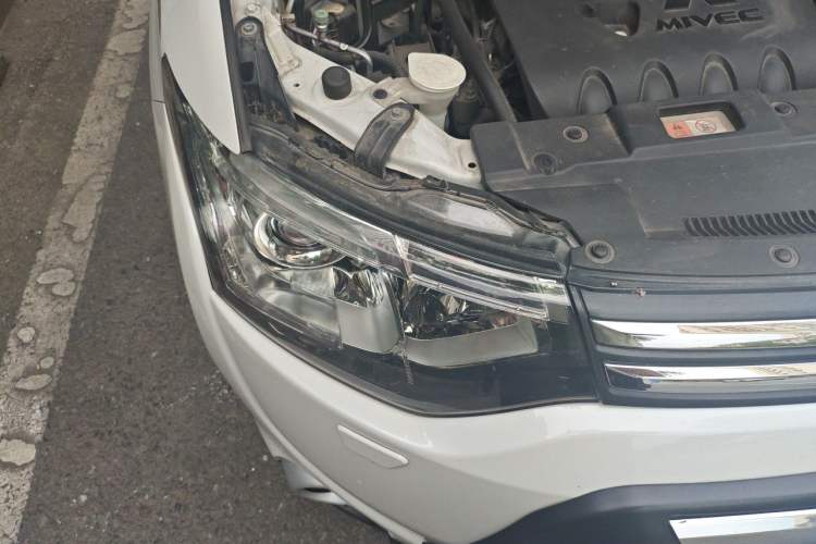 Used Mitsubishi Outlander 2013 2.4L 4x4 Luxury Navigation Edition 5 Seats Right Front Headlight