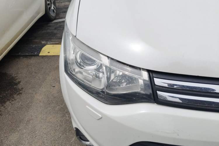 Used Mitsubishi Outlander 2013 2.4L 4x4 Luxury Navigation Edition 5 Seats Right Front Headlight