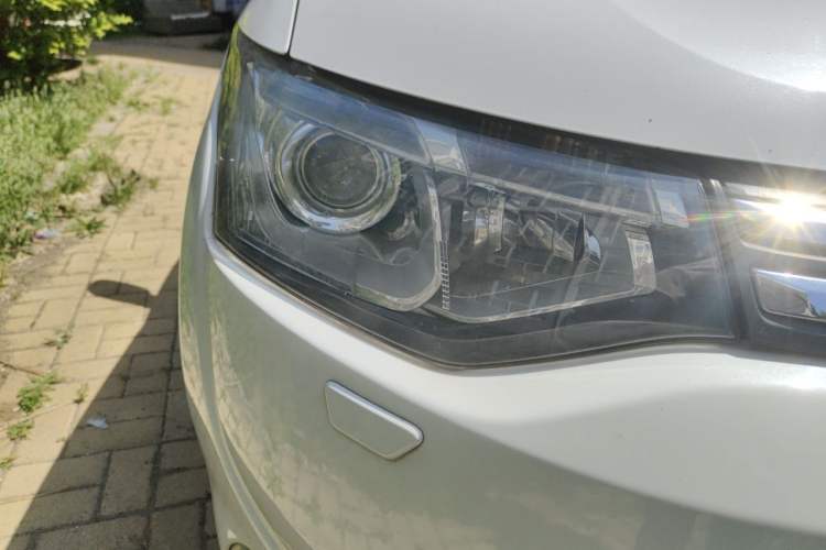 Used Mitsubishi Outlander 2013 2.4L 4x4 Luxury Navigation Edition 5 Seats Right Front Headlight