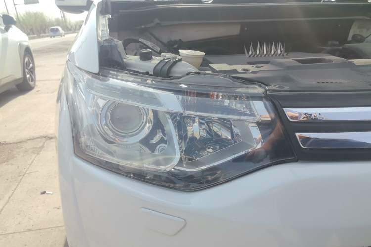 Used Mitsubishi Outlander 2013 2.4L 4x4 Luxury Navigation Edition 5 Seats Right Front Headlight