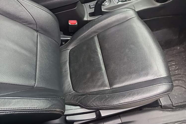 Used Mitsubishi Outlander 2013 2.4L 4x4 Luxury Navigation Edition 5 Seats Right Front Seat