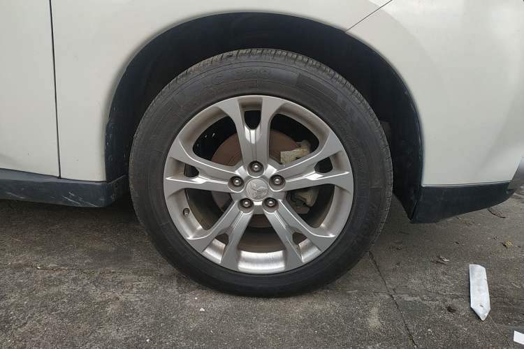 Used Mitsubishi Outlander 2013 2.4L 4x4 Luxury Navigation Edition 5 Seats Right Front Wheel Hub