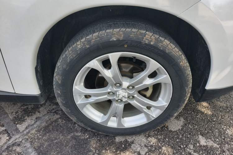 Used Mitsubishi Outlander 2013 2.4L 4x4 Luxury Navigation Edition 5 Seats Right Front Wheel Hub