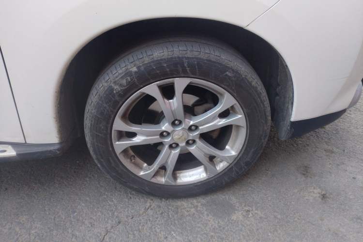 Used Mitsubishi Outlander 2013 2.4L 4x4 Luxury Navigation Edition 5 Seats Right Front Wheel Hub