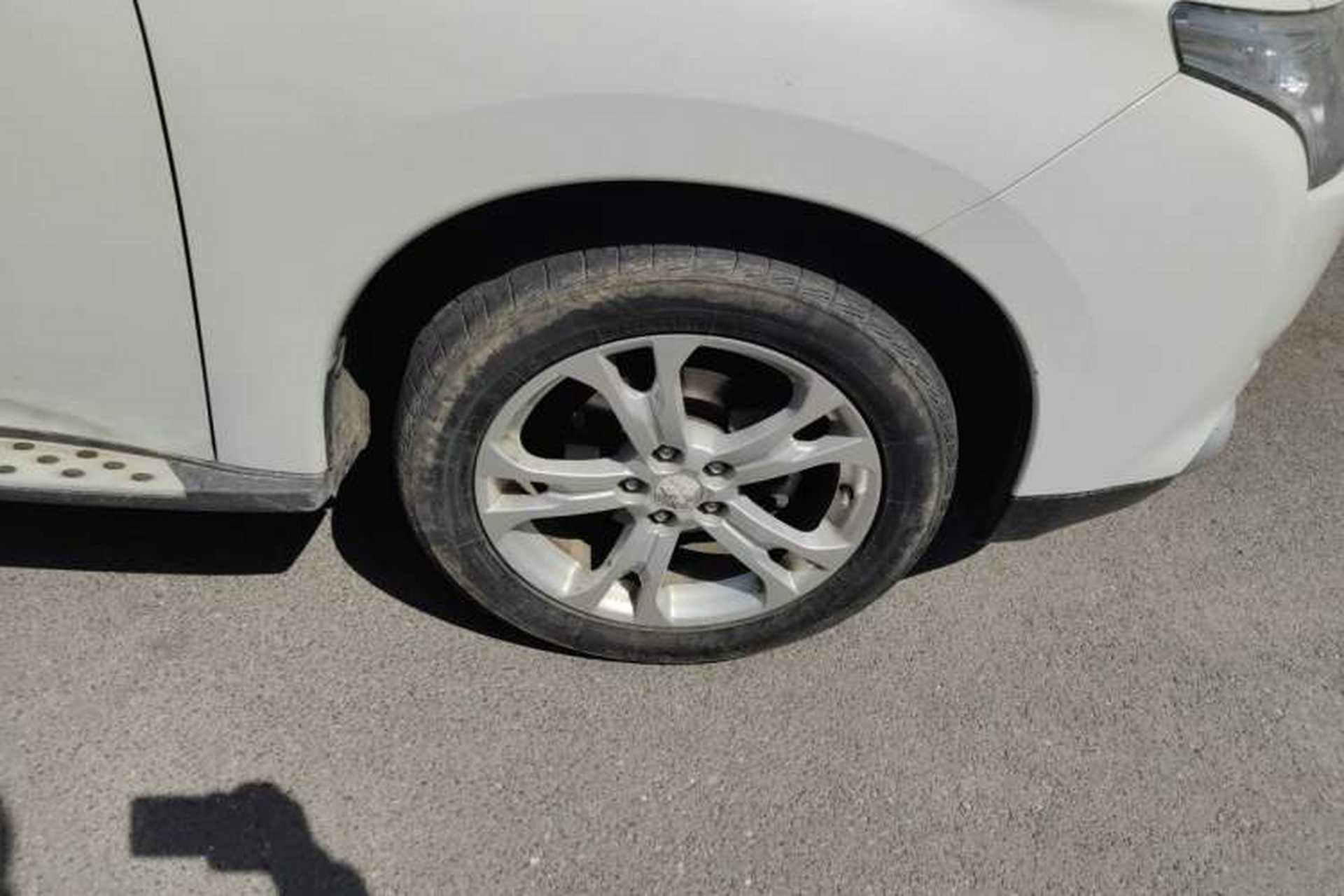 Used Mitsubishi Outlander 2013 2.4L 4x4 Luxury Navigation Edition 5 Seats Right Front Wheel Hub