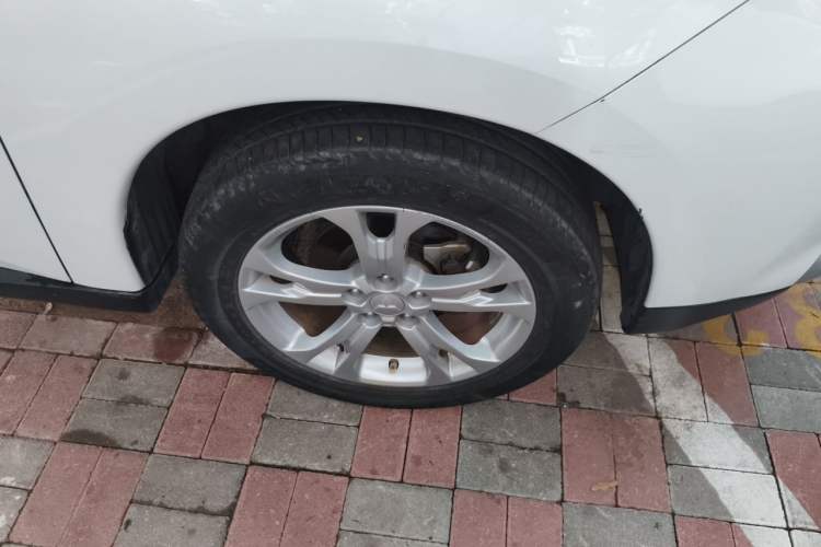 Used Mitsubishi Outlander 2013 2.4L 4x4 Luxury Navigation Edition 5 Seats Right Front Wheel Hub