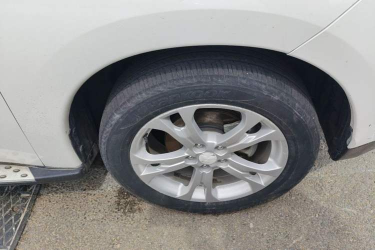 Used Mitsubishi Outlander 2013 2.4L 4x4 Luxury Navigation Edition 5 Seats Right Front Wheel Hub