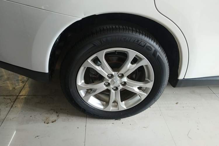 Used Mitsubishi Outlander 2013 2.4L Four-Wheel Drive Luxury Navigation Version 7 Seats Right Rear Wheel Hub