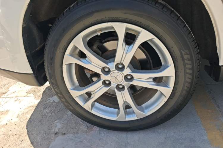 Used Mitsubishi Outlander 2013 2.4L 4x4 Luxury Navigation Edition 5 Seats Right Rear Wheel Hub