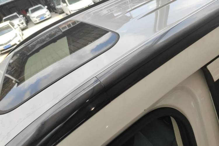 Used Mitsubishi Outlander 2013 2.4L Four-Wheel Drive Luxury Navigation Version 7 Seats Roof