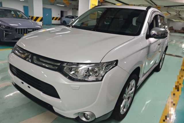 Used Mitsubishi Outlander 2013 2.4L 4x4 Luxury Navigation Edition 5 Seats