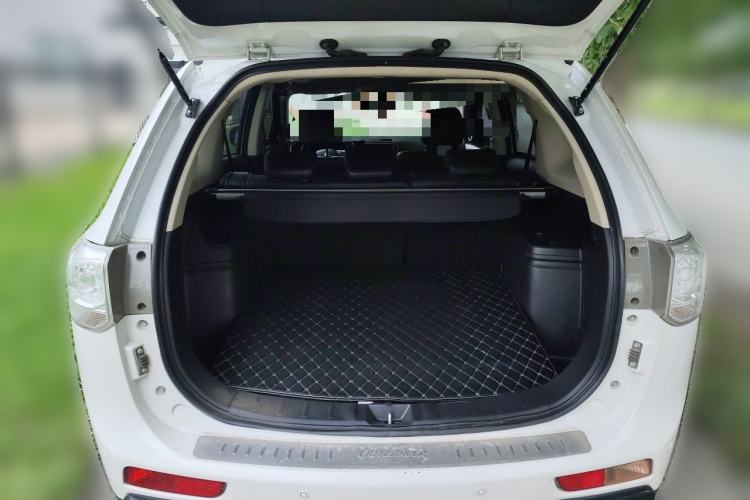 Used Mitsubishi Outlander 2013 2.4L 4x4 Luxury Navigation Edition 5 Seats Trunk