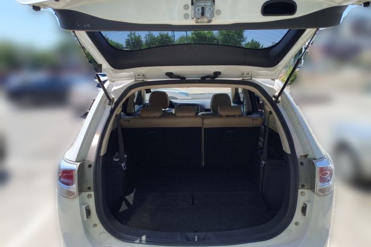 Used Mitsubishi Outlander 2013 2.4L Four-Wheel Drive Luxury Navigation Version 7 Seats Trunk