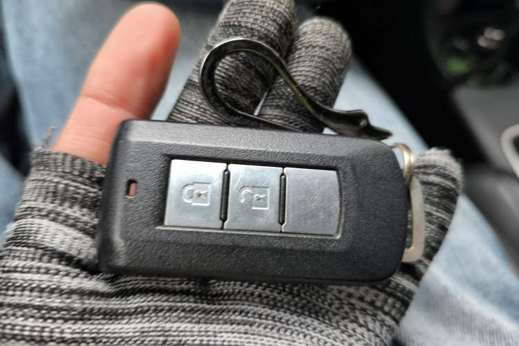 Used Mitsubishi Outlander 2013 2.4L 4x4 Luxury Navigation Edition 5 Seats Vehicle Key