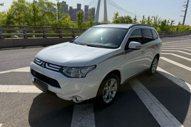 Used Mitsubishi Outlander 2013 2.4L 4x4 Luxury Navigation Edition 5 Seats