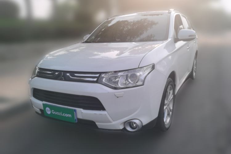 Used Mitsubishi Outlander 2013 2.4L 4x4 Luxury Navigation Edition 5 Seats Guazi used car, China used car export, Used car for sale, Used cars, Cheapest cars for sale