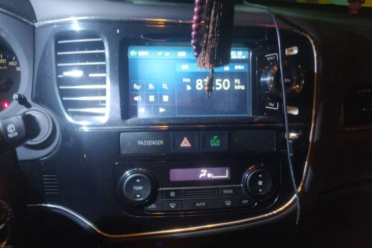 Used Mitsubishi Outlander 2013 2.0L Two-Wheel Drive Sport Navigation Version 5 Seats Audio And AC Panel