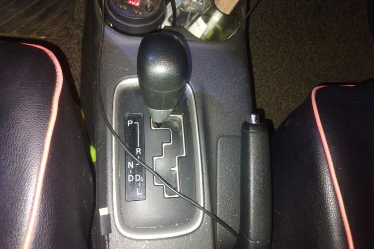 Used Mitsubishi Outlander 2013 2.0L Two-Wheel Drive Sport Navigation Version 5 Seats Gear Lever