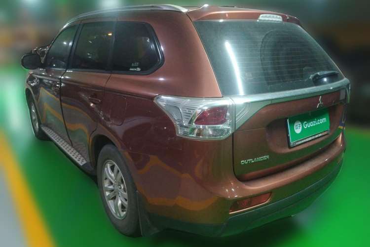 Used Mitsubishi Outlander 2013 2.0L Two-Wheel Drive Sport Navigation Version 5 Seats Rear Left 45 Deg