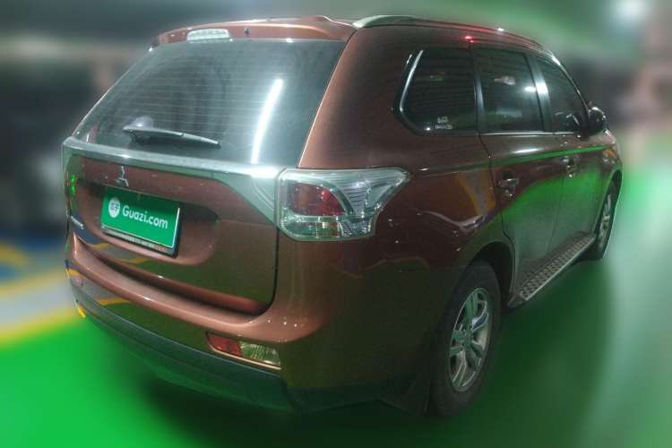 Used Mitsubishi Outlander 2013 2.0L Two-Wheel Drive Sport Navigation Version 5 Seats Rear Right 45 Deg