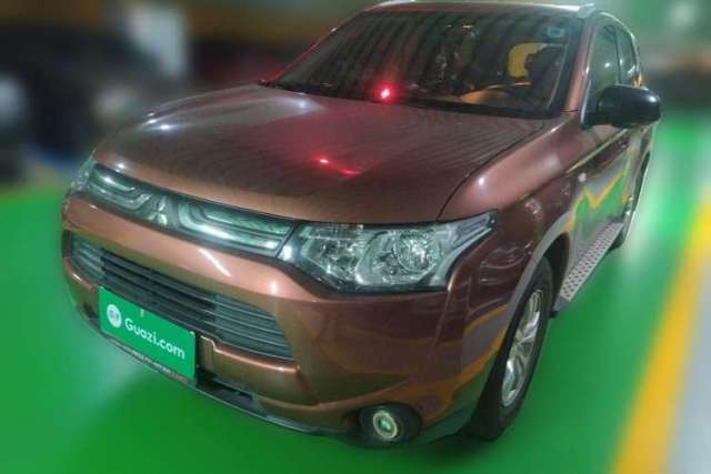 Used Mitsubishi Outlander 2013 2.0L Two-Wheel Drive Sport Navigation Version 5 Seats
