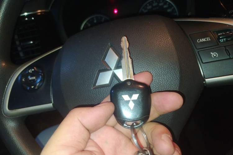 Used Mitsubishi Outlander 2013 2.0L Two-Wheel Drive Sport Navigation Version 5 Seats Vehicle Key