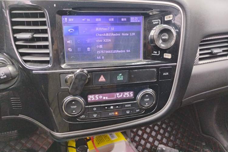 Used Mitsubishi Outlander 2014 2.4L 4x4 Deluxe Value Edition 5 Seats Audio And AC Panel
