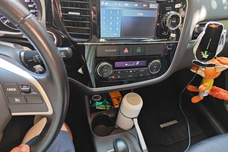 Used Mitsubishi Outlander 2014 2.4L 4x4 Deluxe Value Edition 5 Seats Audio And AC Panel