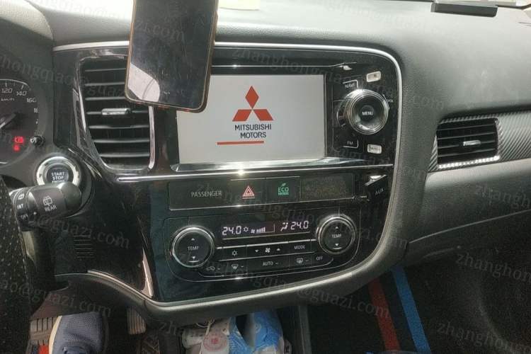Used Mitsubishi Outlander 2014 2.4L 4x4 Deluxe Value Edition 7 Seats Audio And AC Panel