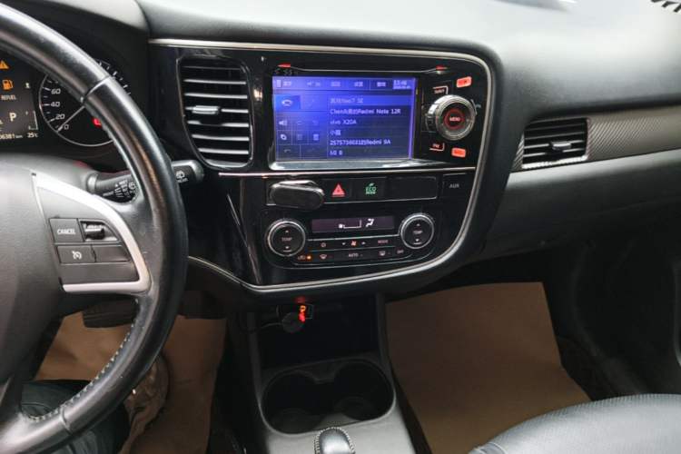 Used Mitsubishi Outlander 2014 2.4L 4x4 Deluxe Value Edition 5 Seats Audio And AC Panel