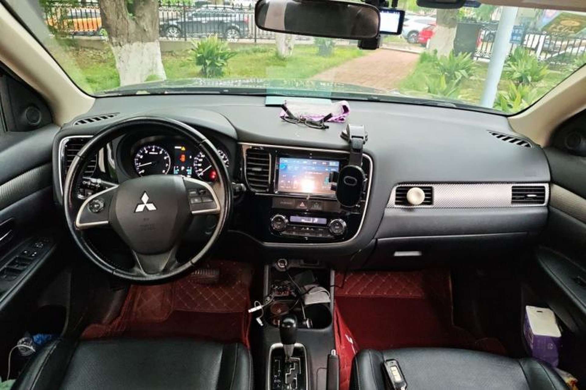 Used Mitsubishi Outlander 2014 2.4L 4x4 Deluxe Value Edition 5 Seats Center Console