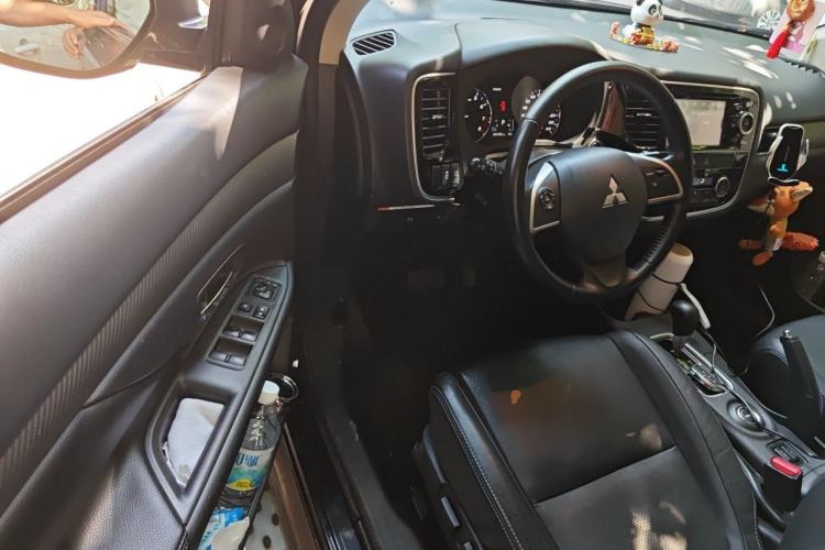 Used Mitsubishi Outlander 2014 2.4L 4x4 Deluxe Value Edition 5 Seats Driver Seat