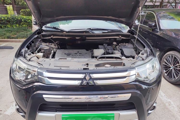 Used Mitsubishi Outlander 2014 2.4L 4x4 Deluxe Value Edition 7 Seats Engine Bay