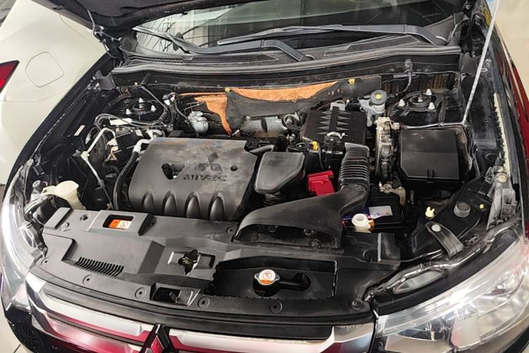 Used Mitsubishi Outlander 2014 2.4L 4x4 Deluxe Value Edition 5 Seats Engine Bay