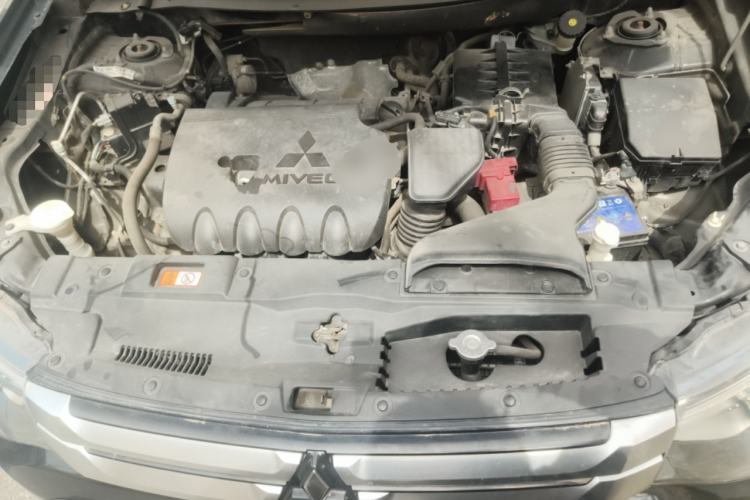 Used Mitsubishi Outlander 2014 2.4L 4x4 Deluxe Value Edition 5 Seats Engine Bay