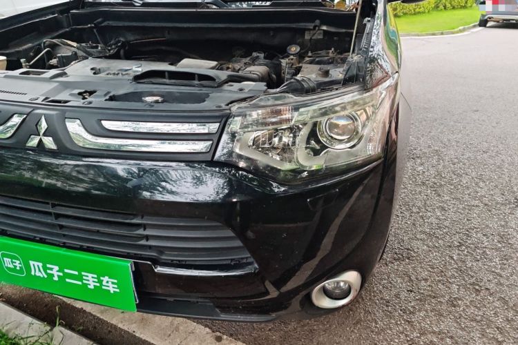 Used Mitsubishi Outlander 2014 2.4L 4x4 Deluxe Value Edition 5 Seats Engine Bay Left