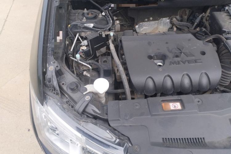 Used Mitsubishi Outlander 2014 2.4L 4x4 Deluxe Value Edition 5 Seats Engine Bay Right
