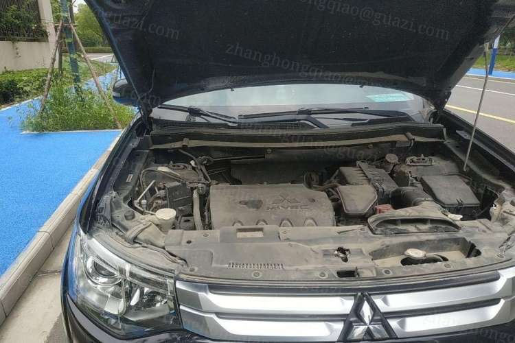 Used Mitsubishi Outlander 2014 2.4L 4x4 Deluxe Value Edition 7 Seats Engine Bay Right