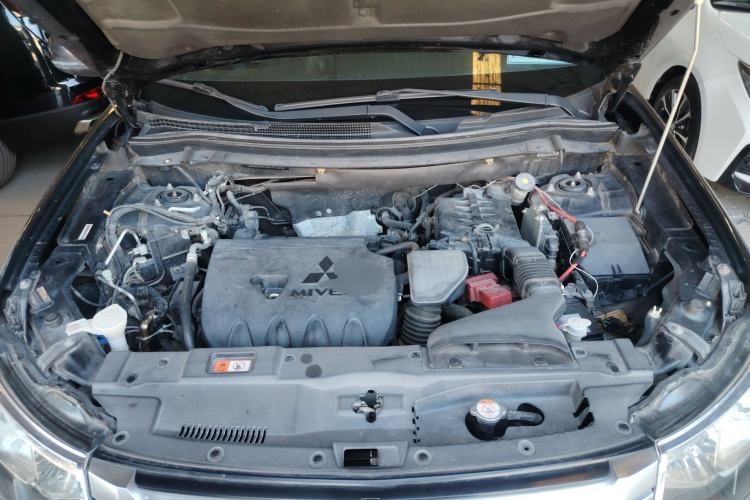 Used Mitsubishi Outlander 2014 2.0L Two-Wheel Drive Sport Value Edition 5 Seats Engine Bay