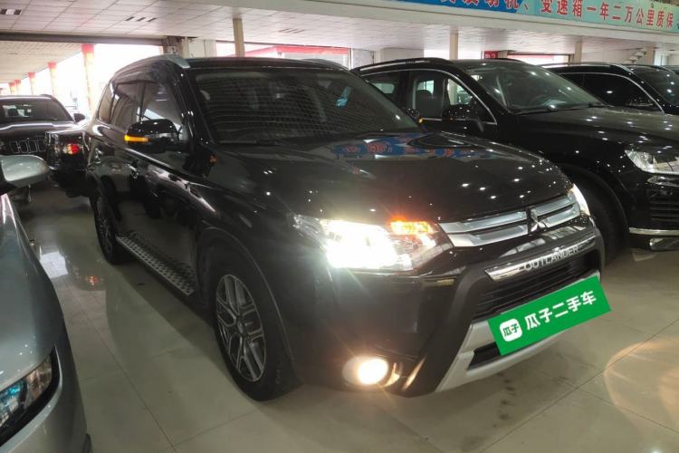 Used Mitsubishi Outlander 2014 2.4L 4x4 Deluxe Value Edition 7 Seats Exterior 1