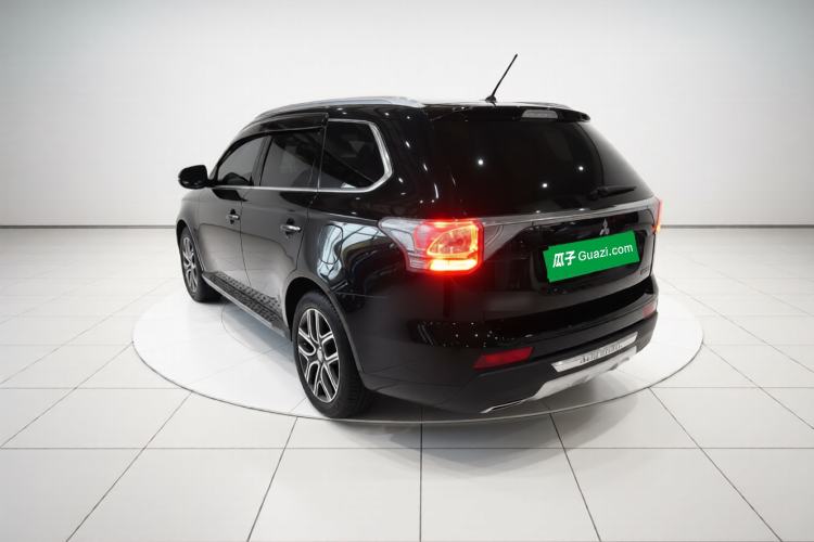 Used Mitsubishi Outlander 2014 2.4L 4x4 Deluxe Value Edition 7 Seats Exterior 2