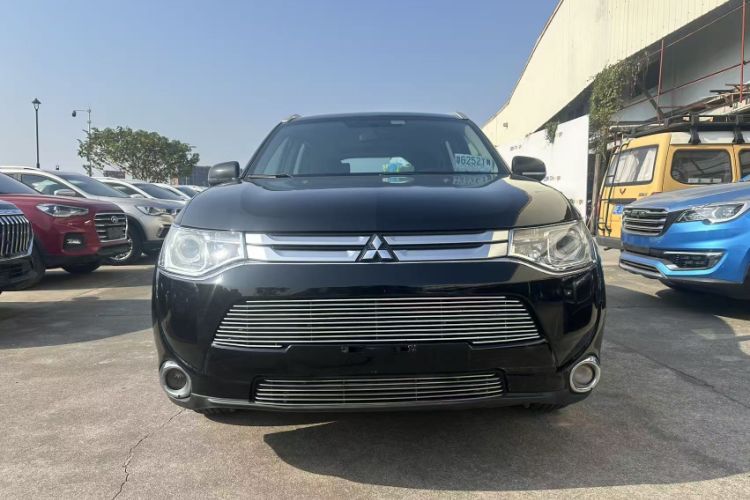 Used Mitsubishi Outlander 2014 2.0L Two-Wheel Drive Sport Value Edition 5 Seats Exterior 2