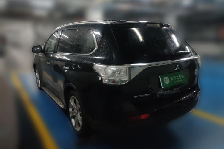 Used Mitsubishi Outlander 2014 2.4L 4x4 Deluxe Value Edition 5 Seats Exterior 3