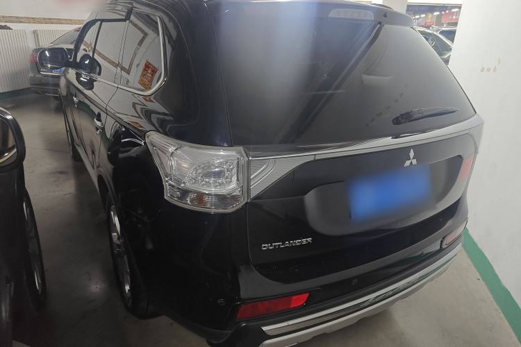Used Mitsubishi Outlander 2014 2.4L 4x4 Deluxe Value Edition 5 Seats Exterior 3