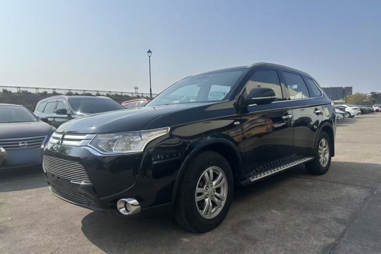 Used Mitsubishi Outlander 2014 2.0L Two-Wheel Drive Sport Value Edition 5 Seats Exterior 3
