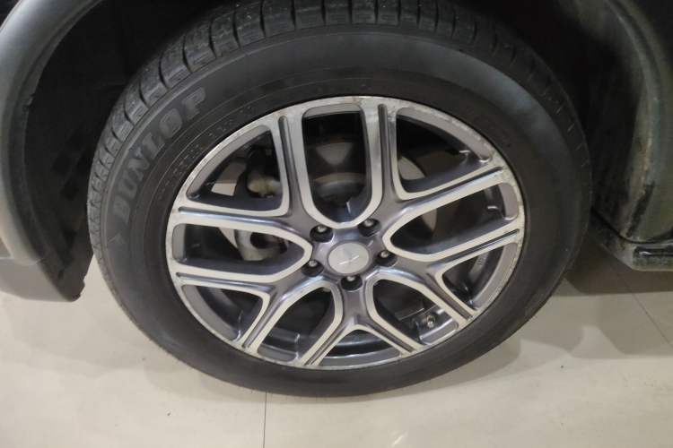 Used Mitsubishi Outlander 2014 2.4L 4x4 Deluxe Value Edition 7 Seats Exterior 4