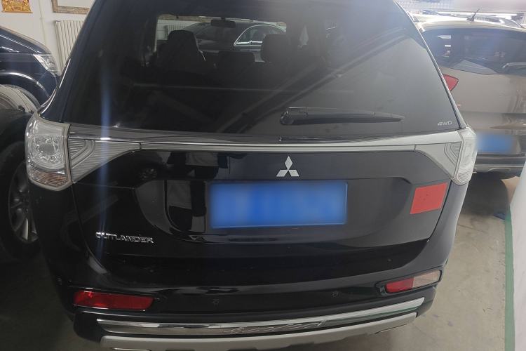 Used Mitsubishi Outlander 2014 2.4L 4x4 Deluxe Value Edition 5 Seats Exterior 4